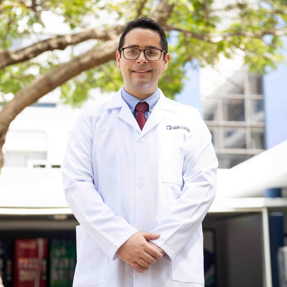 Dr. Yarret Robles Torres